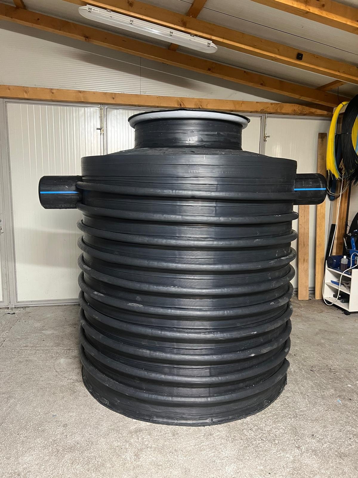 Jednokomorna septička jama - fotografija 2 / Single-chamber septic tank photo 2